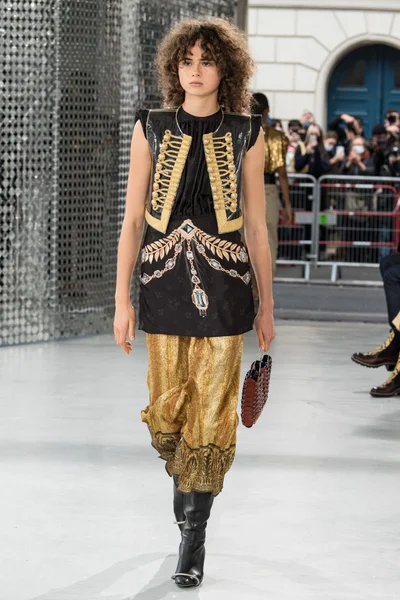 Look 17